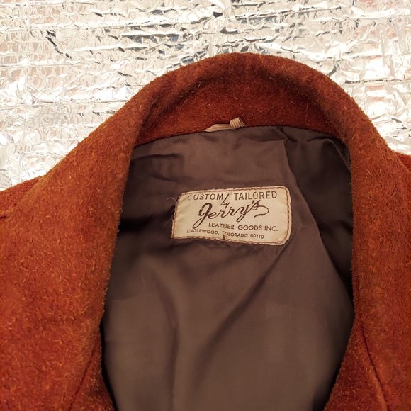 See video Vintage Custom Tailored By Jerrys Leather Goods Suede Fringe Jacket - Picture 5 of 9